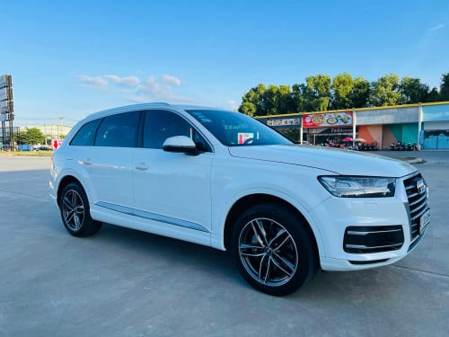 Audi Q7 2017 V6 សាំង