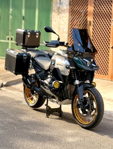 BMW GSA R1300 Full Options 719 2025  Used for nearly 3000Km Look still very new