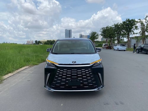 Lexus Lm350h 2025 VIP seats plate number ប្រើបាន3000km