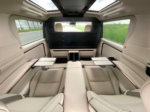 Lexus Lm350h 2025 VIP seats plate number ប្រើបាន3000km