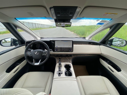 Lexus Lm350h 2025 VIP seats plate number ប្រើបាន3000km