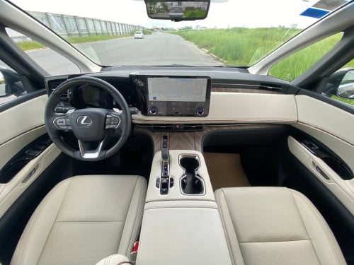 Lexus Lm350h 2025 VIP seats plate number ប្រើបាន3000km
