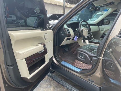 Range Rover Vogue 2013 ម៉ាស៊ូត full Options ទ្វាបឺត4 កៅអីAuto ម្ចាស់ដើមទិញថ្មីខ្លាញ់គោ