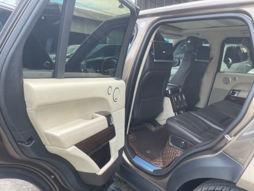 Range Rover Vogue 2013 ម៉ាស៊ូត full Options ទ្វាបឺត4 កៅអីAuto ម្ចាស់ដើមទិញថ្មីខ្លាញ់គោ