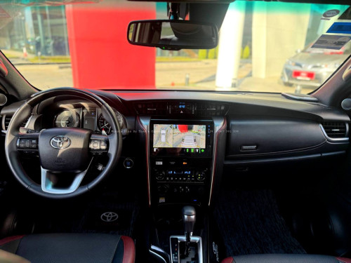 TOYOTA FORTUNER LEGENDER 2025