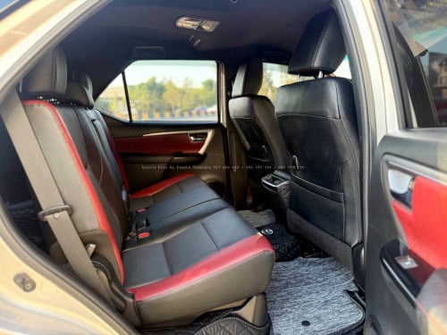 TOYOTA FORTUNER LEGENDER 2025