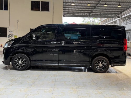 Toyota granvia 2020 V4 ម៉ាស៊ូត full option
