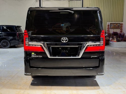 Toyota granvia 2020 V4 ម៉ាស៊ូត full option