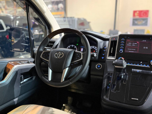 Toyota granvia 2020 V4 ម៉ាស៊ូត full option