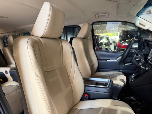 Toyota granvia 2020 V4 ម៉ាស៊ូត full option