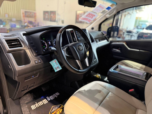Toyota granvia 2020 V4 ម៉ាស៊ូត full option