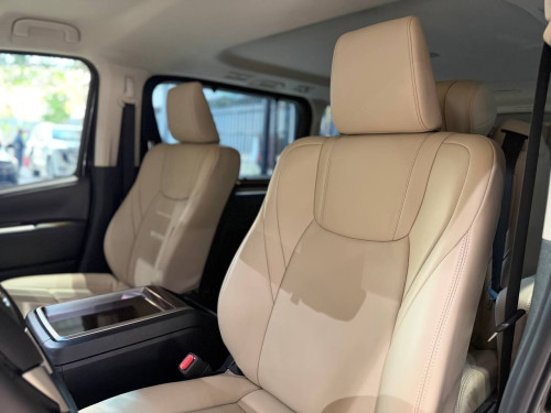 Toyota granvia 2020 V4 ម៉ាស៊ូត full option