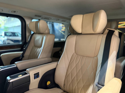 Toyota granvia 2020 V4 ម៉ាស៊ូត full option