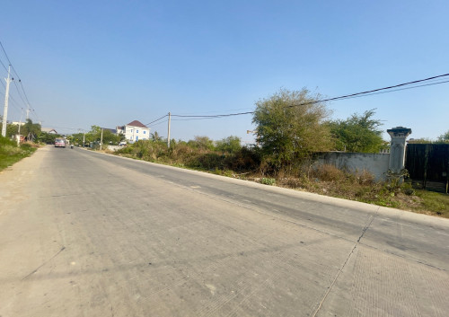 ដីលក់បន្ទាន់ ក្បែរបុរីជីបម៉ុង និងផ្សារទំនើបអ៉ីអន០៣