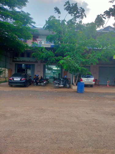 ផ្ទះល្វែងលក់