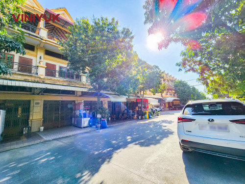 ផ្ទះល្វែង សម្រាប់លក់!