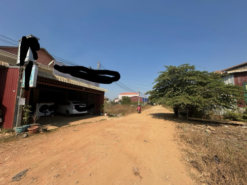 ផ្ទះជាប់ផ្លូវចូលផ្សារ