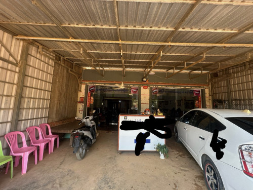 ផ្ទះជាប់ផ្លូវចូលផ្សារ