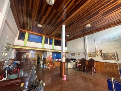 ផ្ទះជាប់ផ្លូវចូលផ្សារ