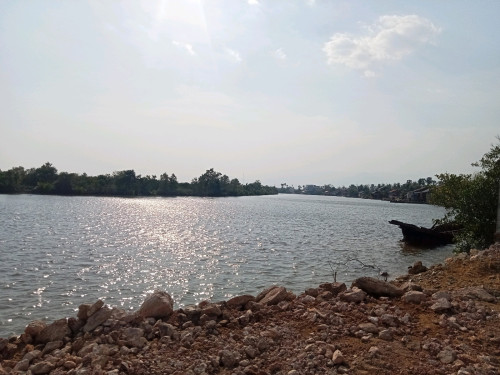 ដីជាប់ព្រែកធំកំពត