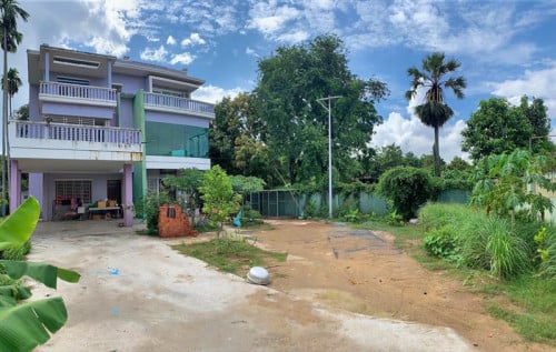ផ្ទះ និង ដី នៅជិតវត្ត វាលស្បូវ ចុះពីផ្លូវជាតិលេខ1 ចម្ងាយ1.6គីឡូម៉ែត្រ ត្រូវការលក់បន្ទាន់