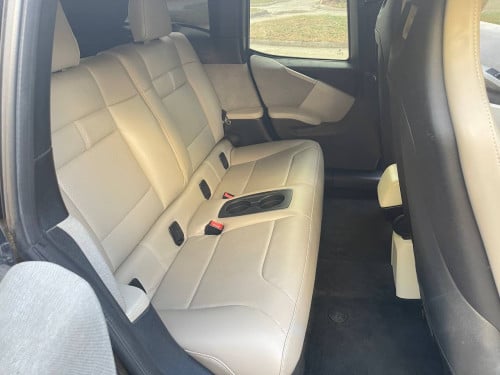 ម្ចាស់ផ្ទាល់ BMW i3 សាំងនិងអគ្គីសនី