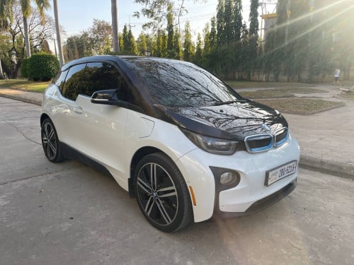 ម្ចាស់ផ្ទាល់ BMW i3 សាំងនិងអគ្គីសនី