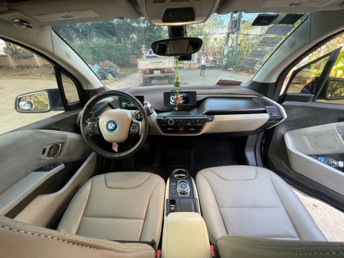 ម្ចាស់ផ្ទាល់ BMW i3 សាំងនិងអគ្គីសនី