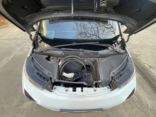ម្ចាស់ផ្ទាល់ BMW i3 សាំងនិងអគ្គីសនី