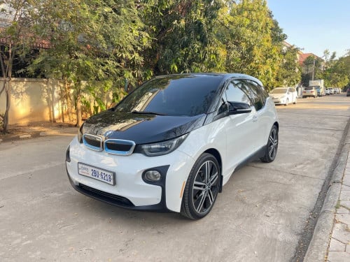 ម្ចាស់ផ្ទាល់ BMW i3 សាំងនិងអគ្គីសនី