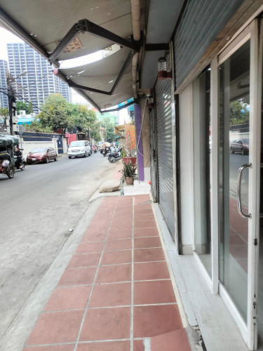 ហាងសំរាប់ជួលបឹងត្របែក  /  Shop for rent Boeng Trabaek