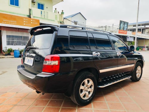 Toyota Highlander 2004 V4 កៅអី៣ជួរ បើកដំបូល ម្ចាស់ដើមទី១ លេខកប់សេរី កង់ថ្មី៤គ្រាប់