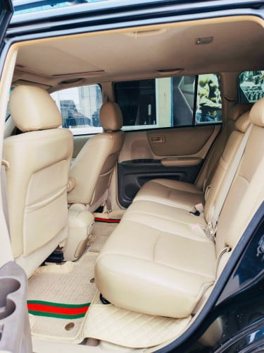 Toyota Highlander 2004 V4 កៅអី៣ជួរ បើកដំបូល ម្ចាស់ដើមទី១ លេខកប់សេរី កង់ថ្មី៤គ្រាប់