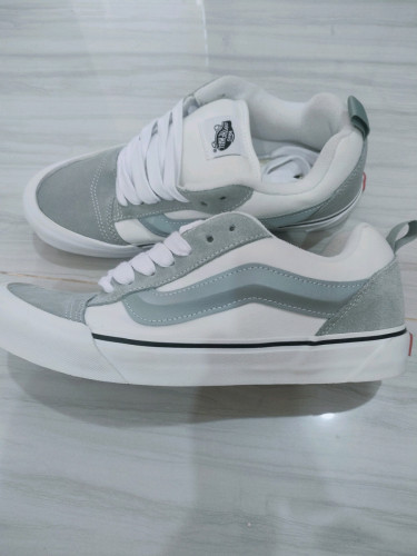 ស្បែកជើងvans Knu Skool ទំហំលេខ9ឬ42