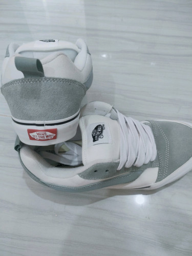 ស្បែកជើងvans Knu Skool ទំហំលេខ9ឬ42