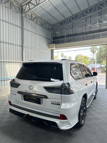 2021年LX570黑Kuro