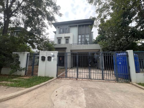 6 Bedroom Villa for Rent in Chipmong 60m near AEON3