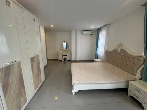 6 Bedroom Villa for Rent in Chipmong 60m near AEON3