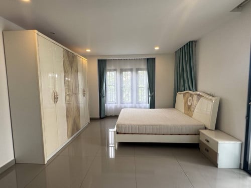 6 Bedroom Villa for Rent in Chipmong 60m near AEON3