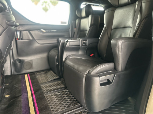 Alphard 2018 Hybrid Full option ឡេីងគ្រឿងឆ្វេងសុីន