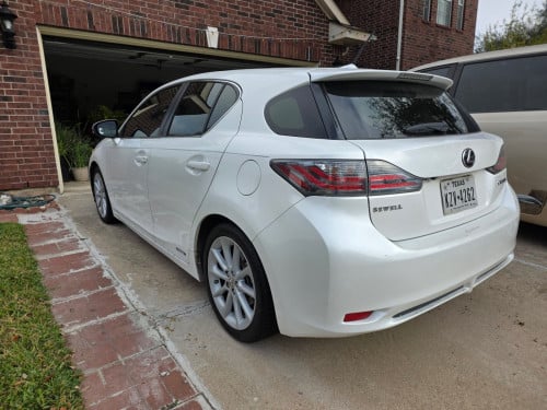 Lexus CT 200h ជិតដល់​ លាងទឹកជិះ​ ថ្មីលះ