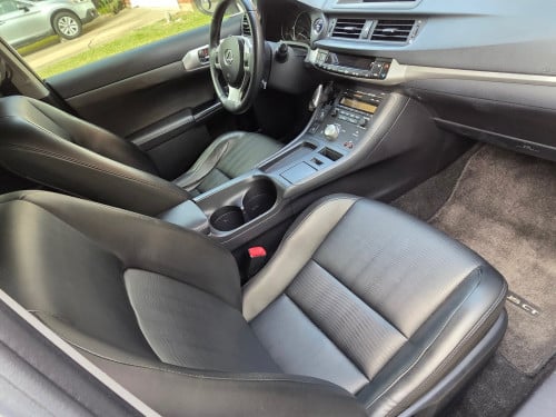 Lexus CT 200h ជិតដល់​ លាងទឹកជិះ​ ថ្មីលះ