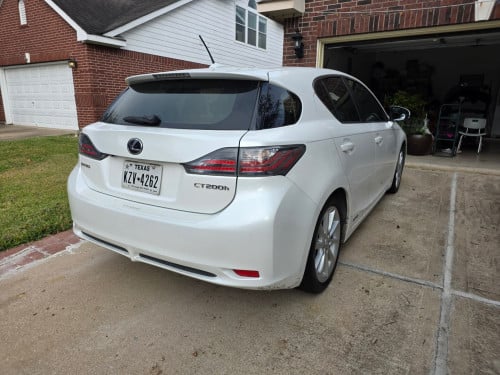 Lexus CT 200h ជិតដល់​ លាងទឹកជិះ​ ថ្មីលះ