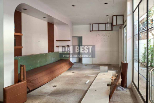 Shophouse For Rent in Prime BKK1 Location