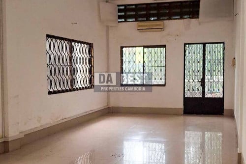 Shophouse For Rent in Prime BKK1 Location