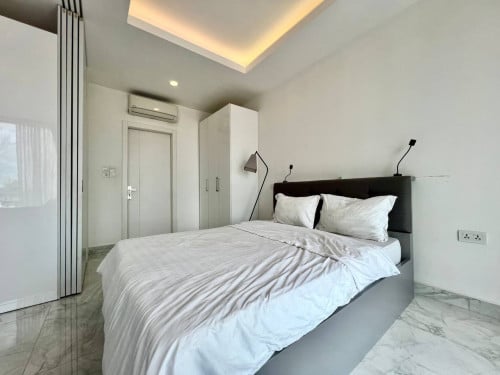 Sliding door One Bedroom for sale in Tonle Basac