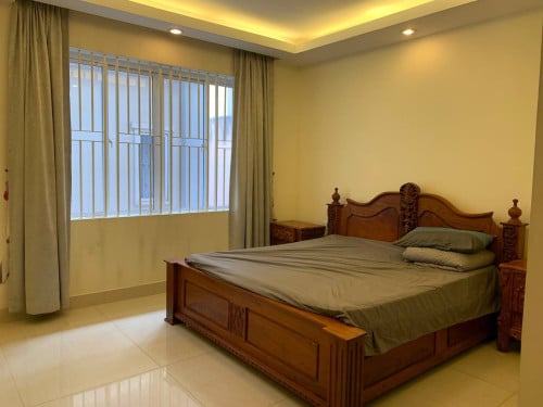 វីឡាទោល​ ជួល​ ឬ​ លក់