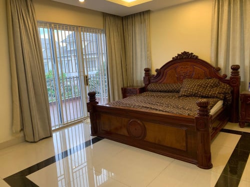 វីឡាទោល​ ជួល​ ឬ​ លក់