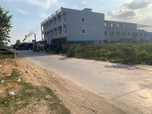 ដីកែងមុខផ្សារសុភមង្គល់