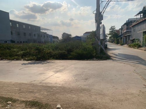 ដីកែងមុខផ្សារសុភមង្គល់
